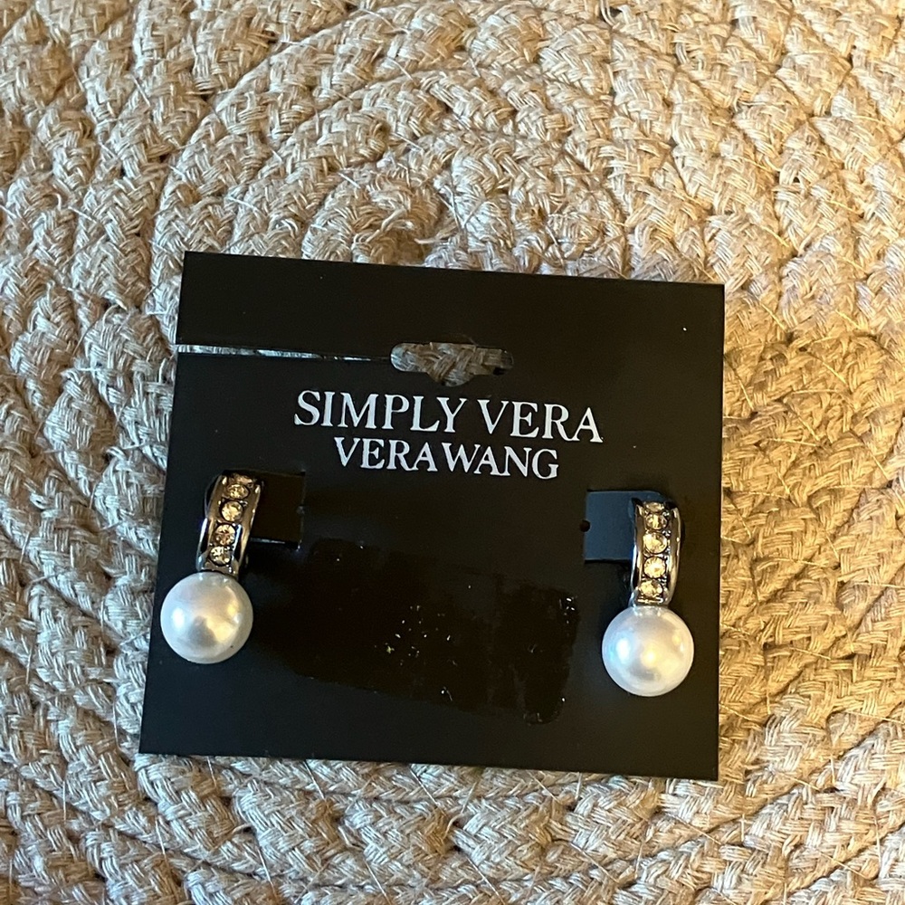🌸Vera Wang Pearl Earrings